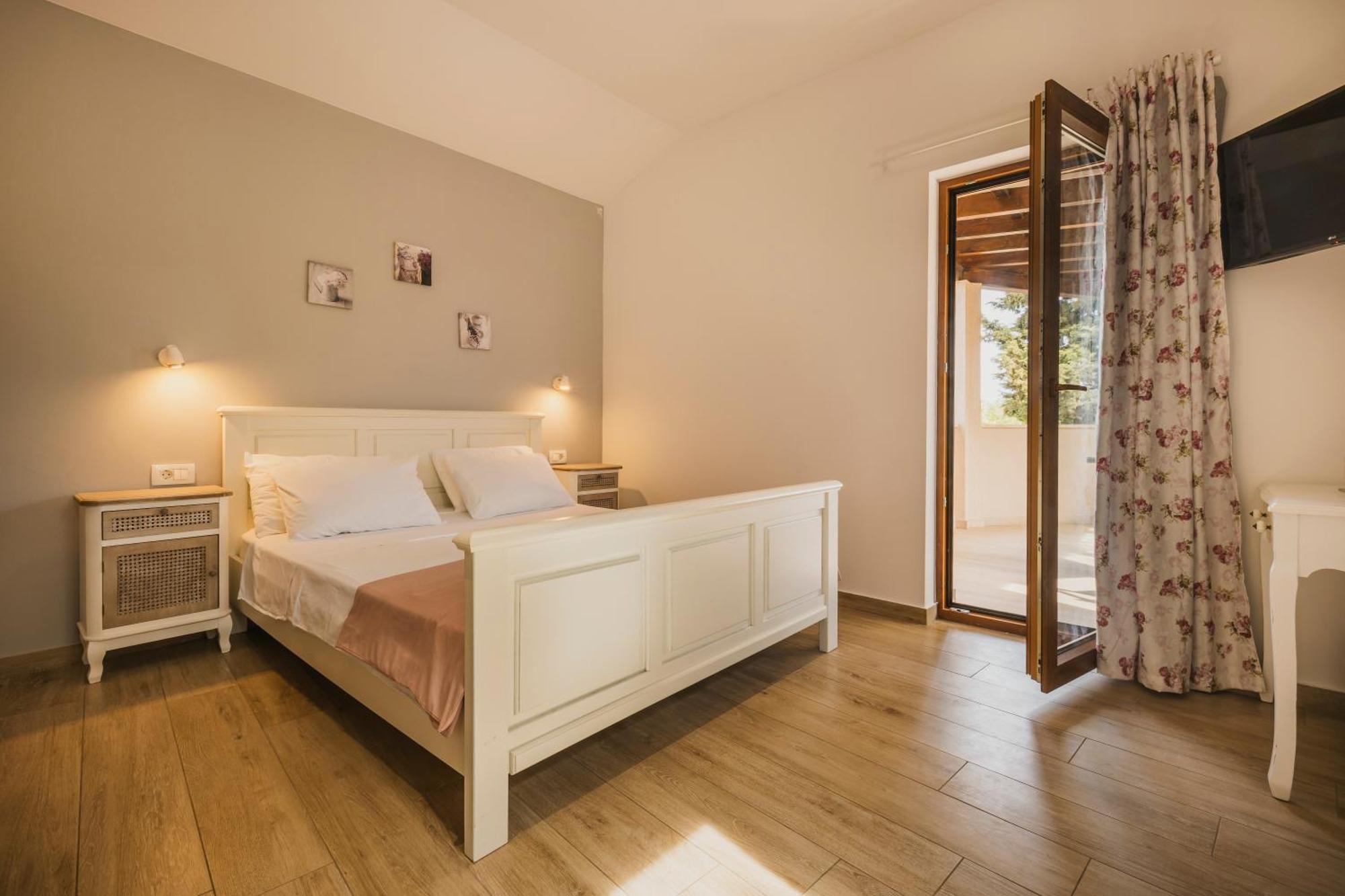 Rooms With Breakfast Near Porec Nova Vas  ภายนอก รูปภาพ