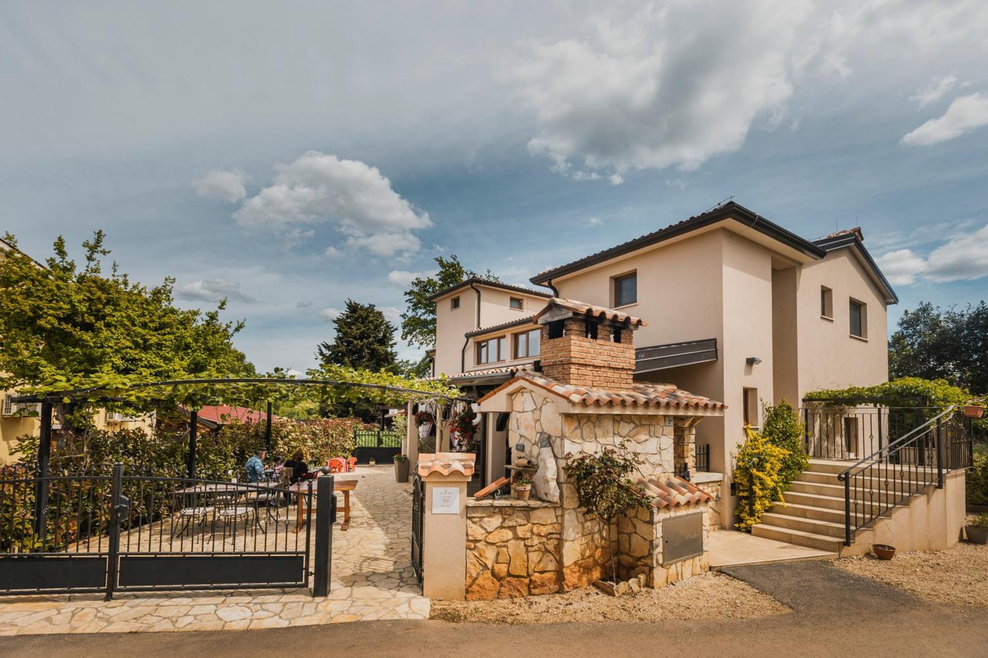 Rooms With Breakfast Near Porec Nova Vas  ภายนอก รูปภาพ